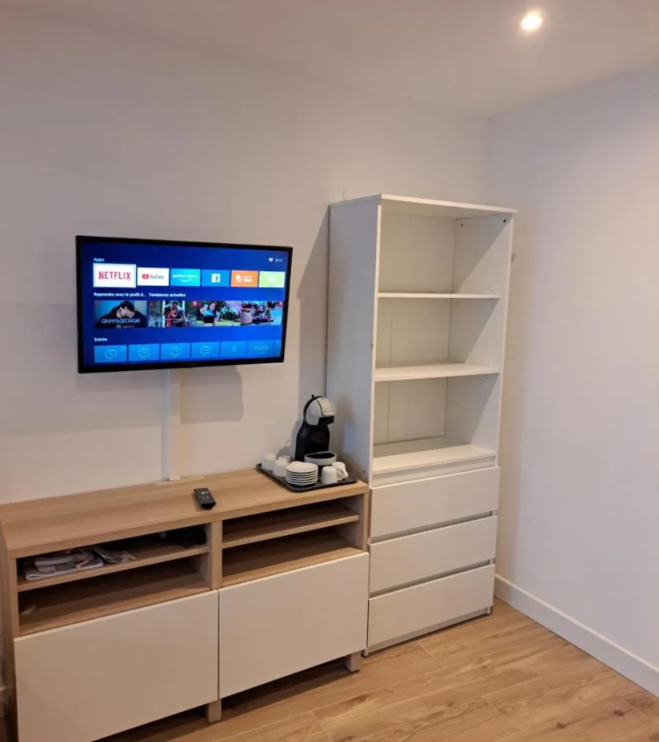 Apartment Studio Avec Terrasse A 5 Minutes De La Plage N6 Saint-Laurent-du-Var